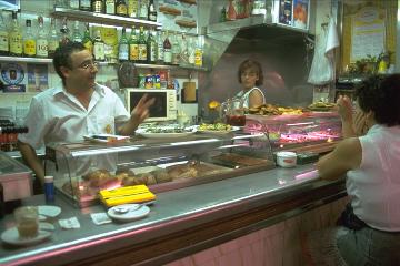 An der Bar Kiosco Moderno in La Boqueria